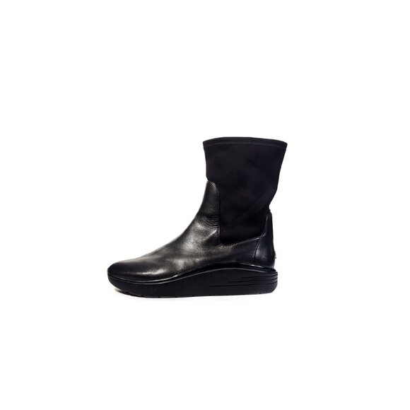 STUART WEITZMAN Boots Black Leather EVONNA BOOTS Women's 10.5 - Picture 1 of 7